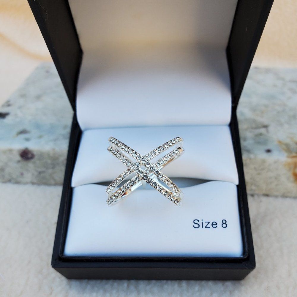 Double x shaped ring size 8